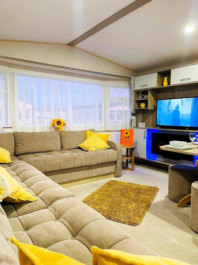 The Sunflower Luxury Caravan At Tattersall Lakes Hotel Tattershall Buitenkant foto